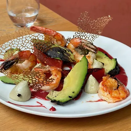 L'echappee Belle Hotel LʼIsle-Jourdain